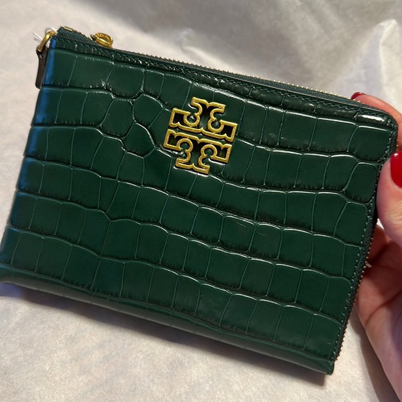 Tory Burch Handbags - 🎉10xHP🎉 Tory Burch Britten Embossed Large Zip Pouch